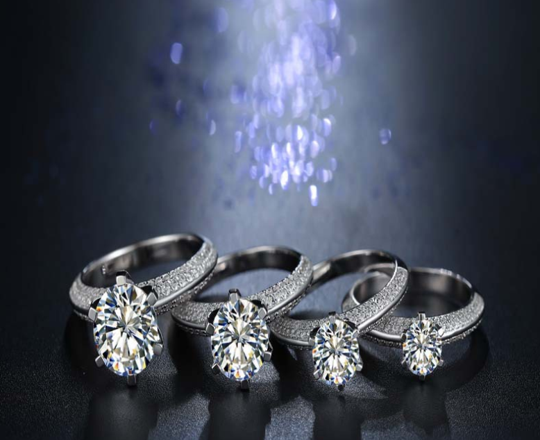 Six-claw paved with diamond luxury ring